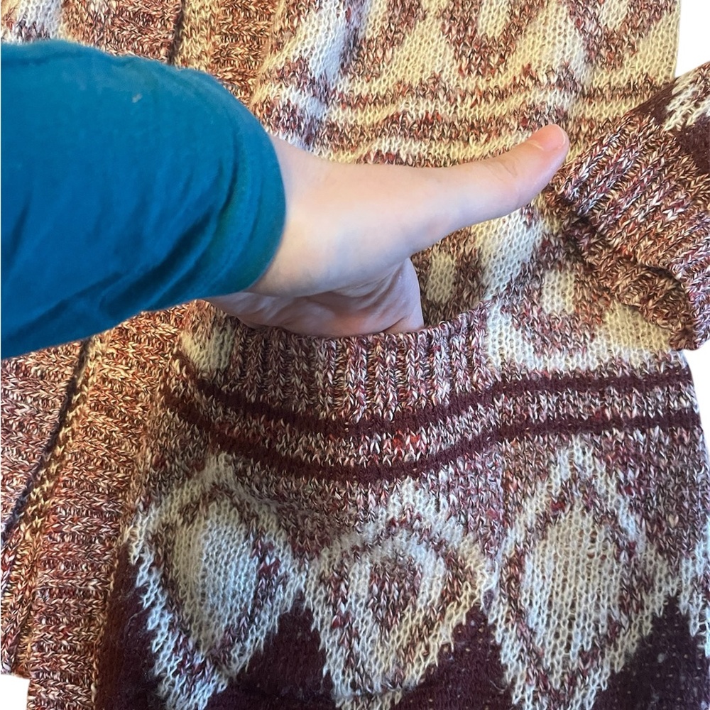 Pink Republic Red and white Aztec boho print sweater - Picture 4 of 6